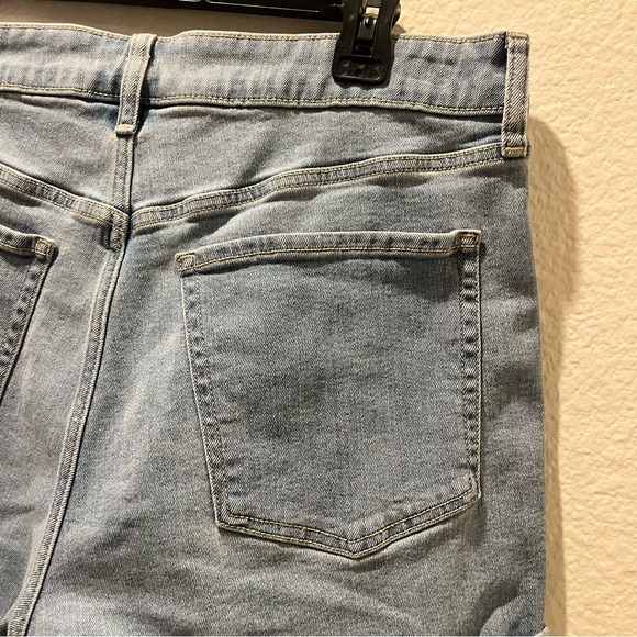 Light Wash High Rise Cuffed Denim Jean Shorts Trendy Summer Casual Outfit - Picture 9 of 14